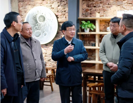 楊斌到師宗縣調(diào)研時強(qiáng)調(diào)：加快農(nóng)業(yè)農(nóng)村現(xiàn)代化 扎實(shí)推進(jìn)鄉(xiāng)村全面振興 奮力推動“十五五”良好開局